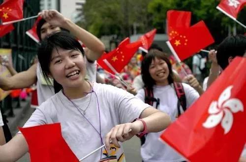 那些香港街头的年轻人，能找得到自己的出路吗？