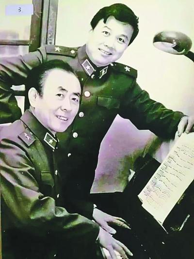百灵鸟从蓝天飞过诞生记