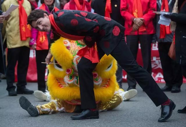 温哥华老外也过中秋节！西餐厅推出的“洋月饼”，也太美了吧……