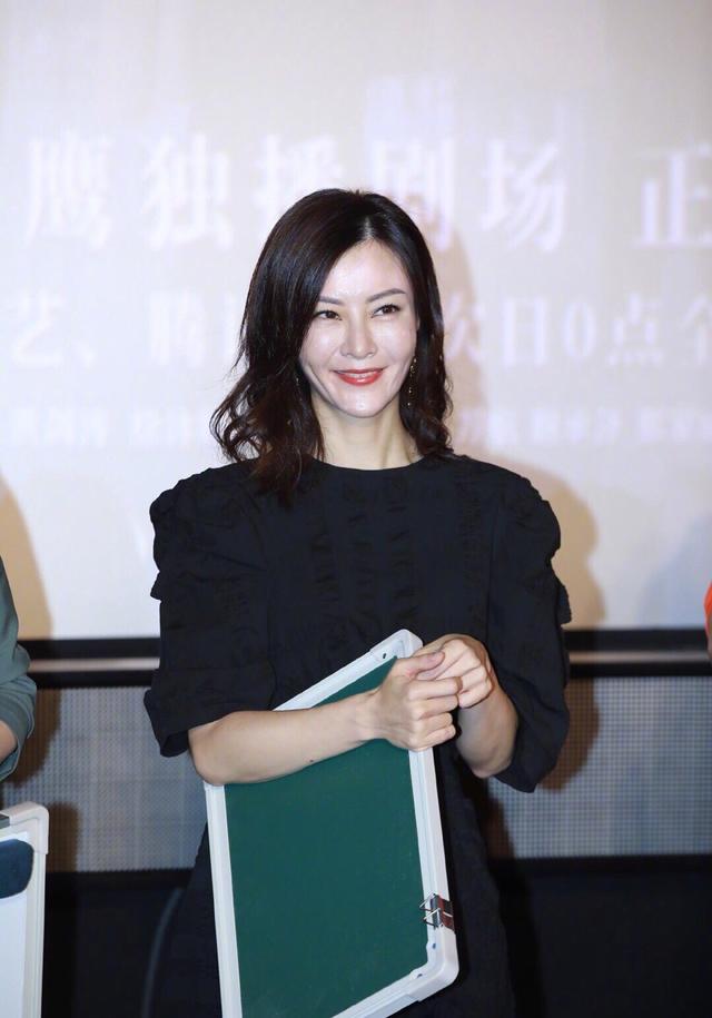 刘孜见面会被批脸僵？脱离容貌焦虑，她的“双重身份”更值得研究