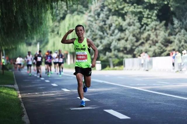 盛京银行2019沈阳国际马拉松激情起跑，2万跑友驰骋浑河两岸