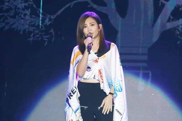 梁静茹离婚背后：身价七位数与丈夫经济独立，300元过一天说奢侈