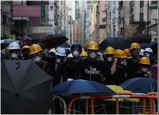 那些香港街头的年轻人，能找得到自己的出路吗？