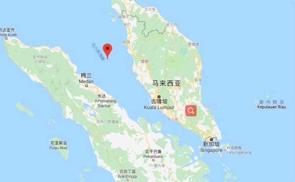经过马六甲海峡的船只，为何喜欢停靠新加坡，不喜欢停靠印尼？