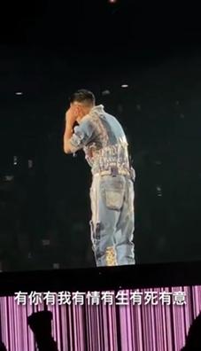 华仔新加坡演唱会-每次听到华仔唱一起走过的日子就特别感动