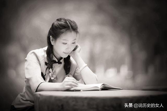 她离婚获100万补偿 却不抵他2千封情书和1句话：到你60岁时我娶你