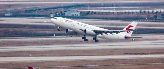 对印尼海关收“小费”说不！中国游客竟遭海关拒绝入境