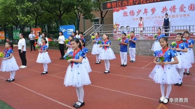 要闻 | 奉贤中小幼学生今天开学啦！“开学第一课”为伟大祖国打call ！！！