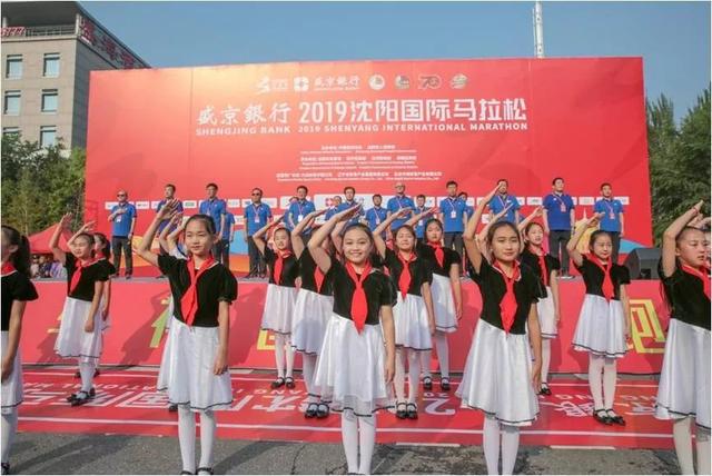 盛京银行2019沈阳国际马拉松激情起跑，2万跑友驰骋浑河两岸