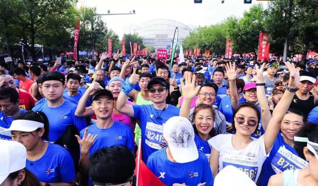 盛京银行2019沈阳国际马拉松激情起跑，2万跑友驰骋浑河两岸