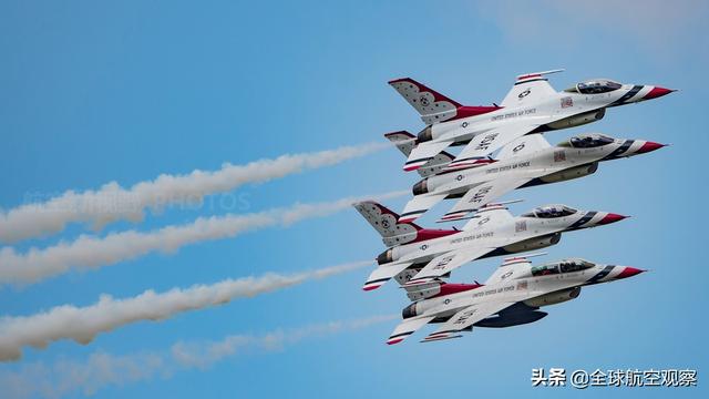 F-16充当飞行表演用机，新加坡黑骑士水平尚可，美国雷鸟技高一筹