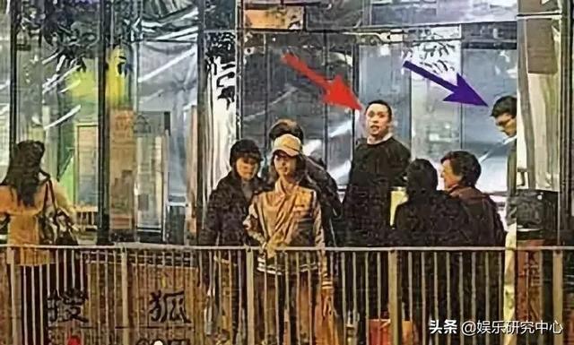 向佐对她死心塌地，两次结婚都嫁富商，这位前女友真不简单