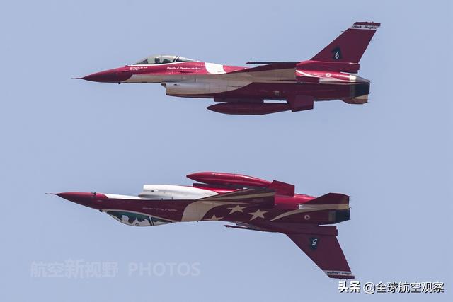 F-16充当飞行表演用机，新加坡黑骑士水平尚可，美国雷鸟技高一筹