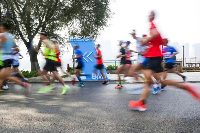 盛京银行2019沈阳国际马拉松激情起跑，2万跑友驰骋浑河两岸