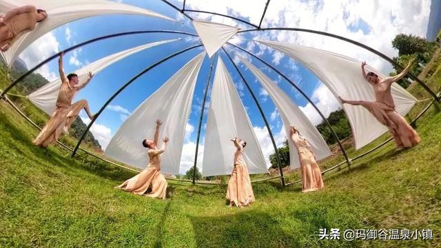 玛御谷十年献礼，守住一座惊喜的小镇