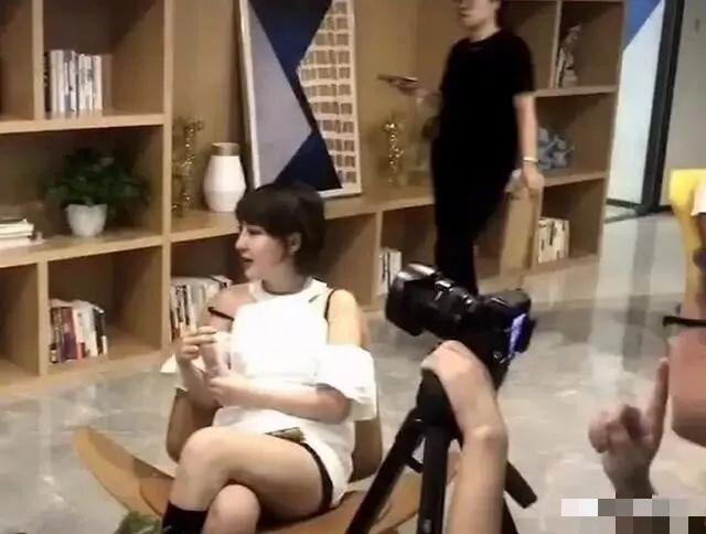 炫富郭美美出狱两月后录节目捞金，同名歌手郭美美现状如何？