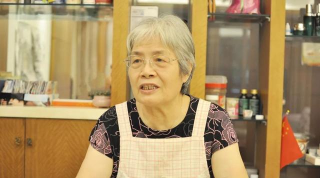 75岁上海奶奶把湿垃圾当做宝贝！她说有这样的大用处……