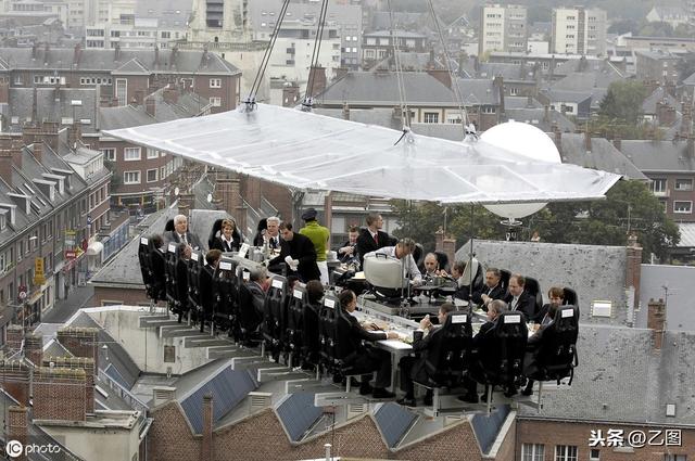 在50米高空聚餐，在铁窗内吃饭，盘点全球特色餐厅，看看有多奇葩