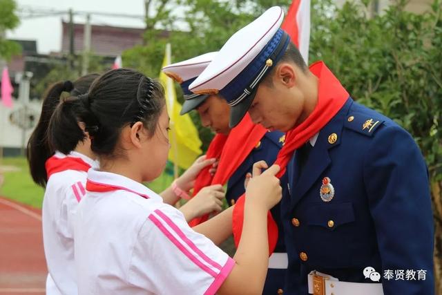 要闻 | 奉贤中小幼学生今天开学啦！“开学第一课”为伟大祖国打call ！！！