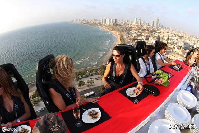 在50米高空聚餐，在铁窗内吃饭，盘点全球特色餐厅，看看有多奇葩