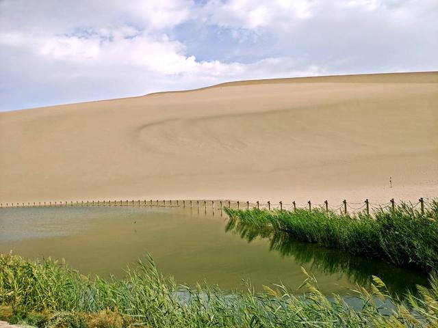 鸣沙山的美，不在月牙泉