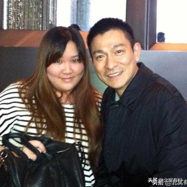 刘德华和朱丽倩表妹同框出镜，其父是马来西亚百亿富豪