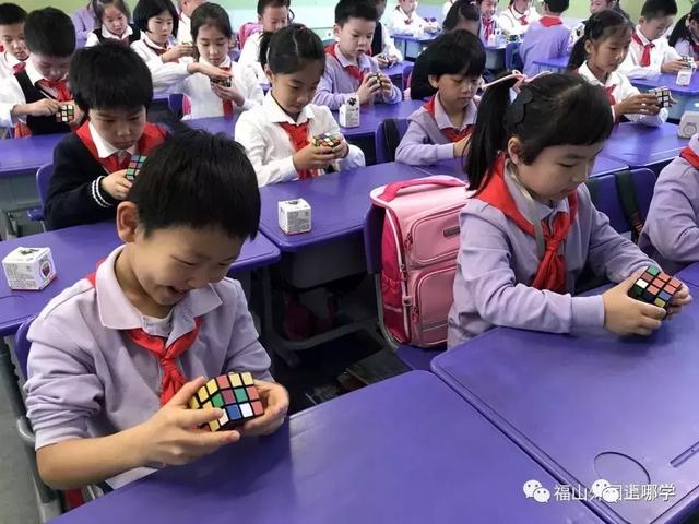 上海第一所公办外国语小学，对口本区超强初中，今年有扩招