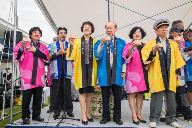 日本富山县知事、射水市市长会见“远东杯”青岛代表团