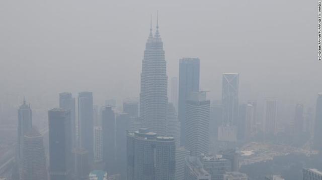 印尼大火肆虐，邻国马来西亚被“呛”得喘不过来气