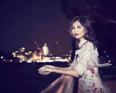 华裔演员加盟漫威，从野模跻身好莱坞的她，如今成了最会穿衣女星