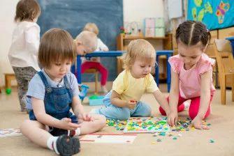 幼儿园门口宝宝哭成泪人，缓解分离焦虑，你再试试这几个好办法