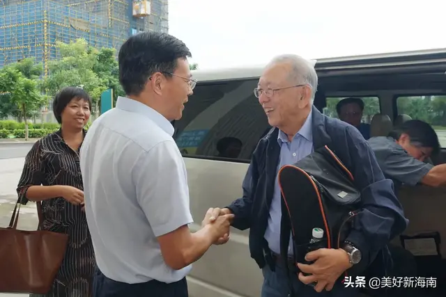 新加坡海南会馆义诊团专家赴海南医学院第二附属医院考察交流