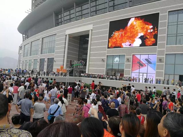 重庆来福士开业，超20万人挤爆现场！火爆不输COSTCO