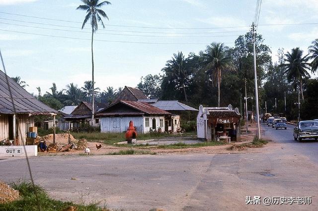 1967年刚被迫独立的新加坡：李光耀满脸忧虑，居民区和街头脏乱差