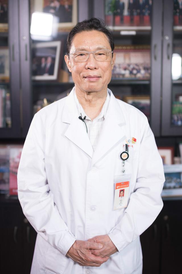 （我和我的祖国）钟南山：医中勇士，患者铠甲