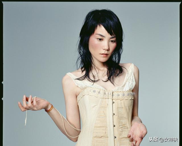 从唱片销量、影响力对比，邓丽君与王菲谁才是华语歌坛第一天后？
