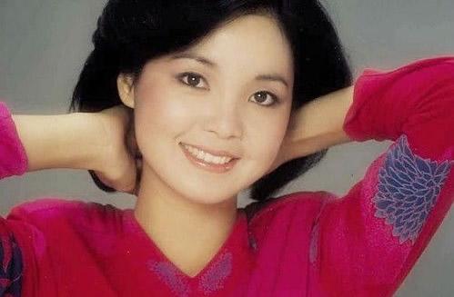 她是昔日的俏丽女神，也是古灵精怪的段子手，邓丽君从不可代替