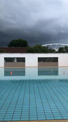 新加坡泳池暴风雨来临之际
