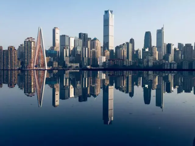 重庆十八梯归来：一座城市的秘密，一个时代的光