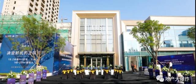 金地东北的售楼处里开出业界第一家奢侈品店