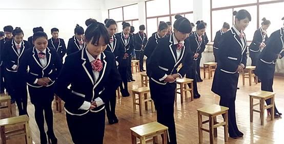 行鞠躬礼必须掌握的个小细节