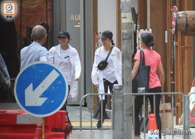 视后之争无损姐妹感情！李施嬅黄智雯相约爬山