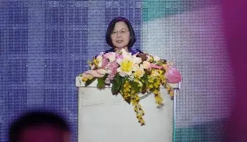 蔡英文演讲前难道没听绿营主持人陈挥文的节目？泉州、厦门都比台北好