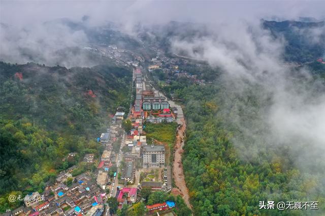 这座古寺不简单，不仅三教并存，三皇五帝及其始祖均位列其间