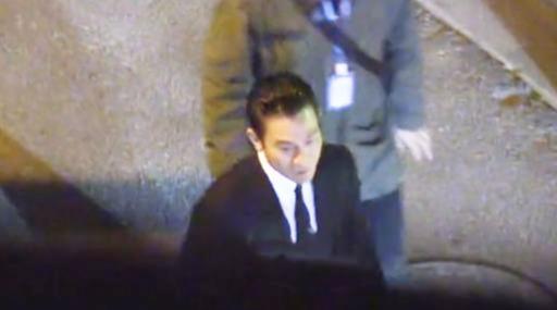 刘德华现身新剧现场，神采奕奕十分帅气，西装大背头造型很抢镜