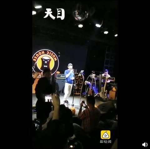 退休后再唱，马云酒吧高歌《成都》
