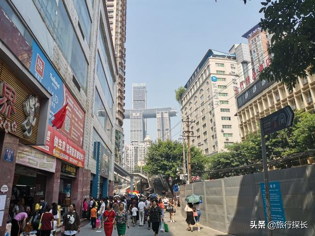 打卡重庆新地标建筑来福士广场，看朝天门新与旧的历史变迁