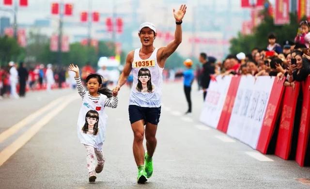 昨天，美、德、加等15个国家地区国际友人齐聚内江！共享千人盛会