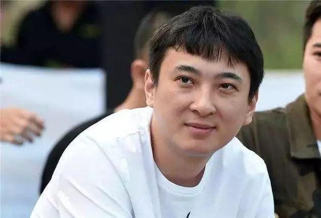 王思聪雅思9分，5岁留学新加坡，没想到首富之子竟这么努力……