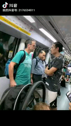 小学毕业到新加坡留学，目前。。。。